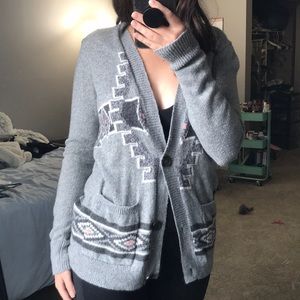 gray and pink design cardigan